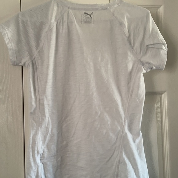 Puma t-shirt size M 🥰🥰 - Picture 3 of 3